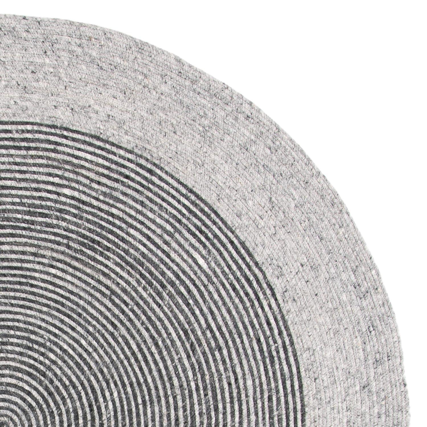 Braided BRD904 Hand Woven Indoor Accent Rug - Grey/Black - 3' Round - Safavieh