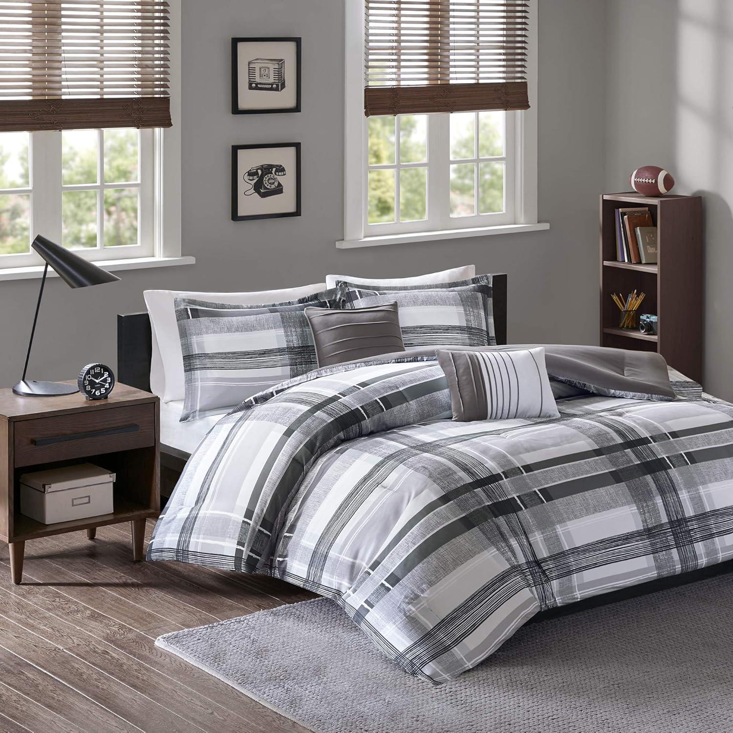 Gracie Mills Marianthi Modern Plaid Comforter Set