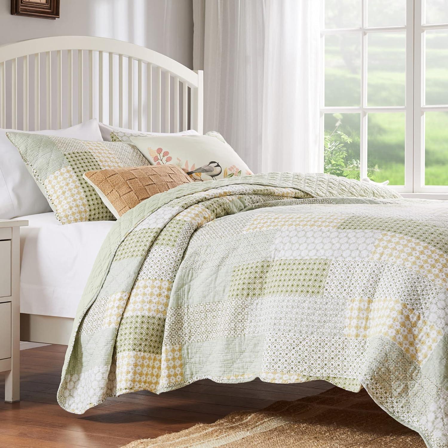 Elegant Twin Microfiber Quilt Set in White, Reversible Design