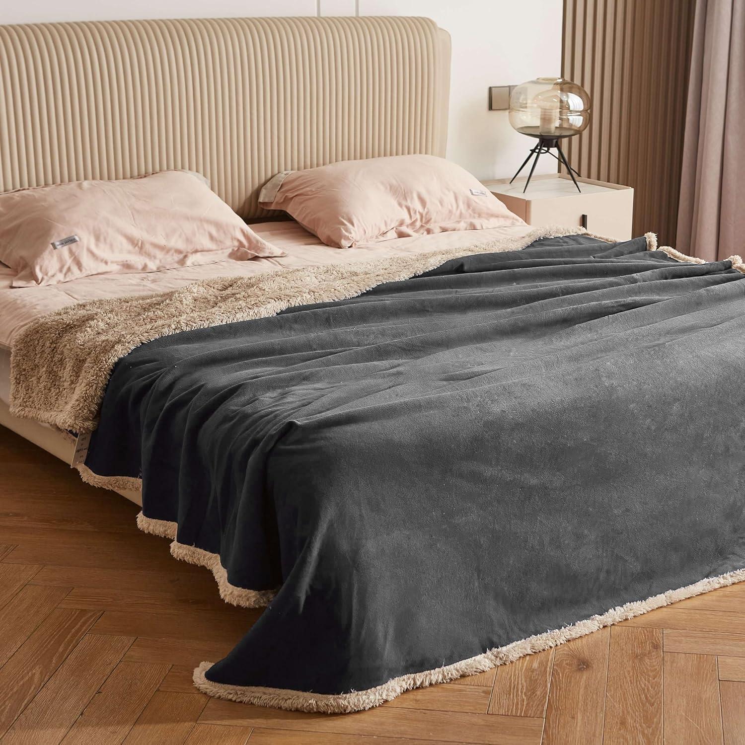 Kritter Planet Waterproof Bed Blanket, Washable Stain Proof Pad Bed Cover, Reversible Leakproof Furniture  Protector, Queen Size