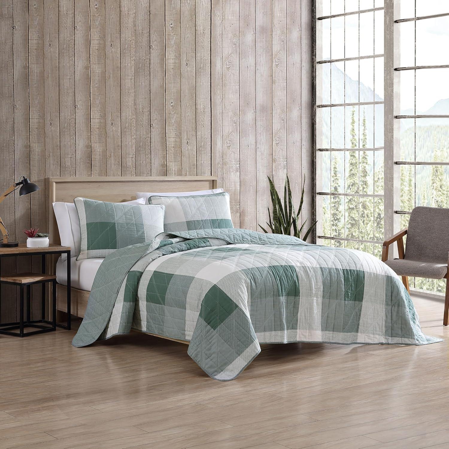 Boulder Green Cotton Twin Quilt Set with Sham