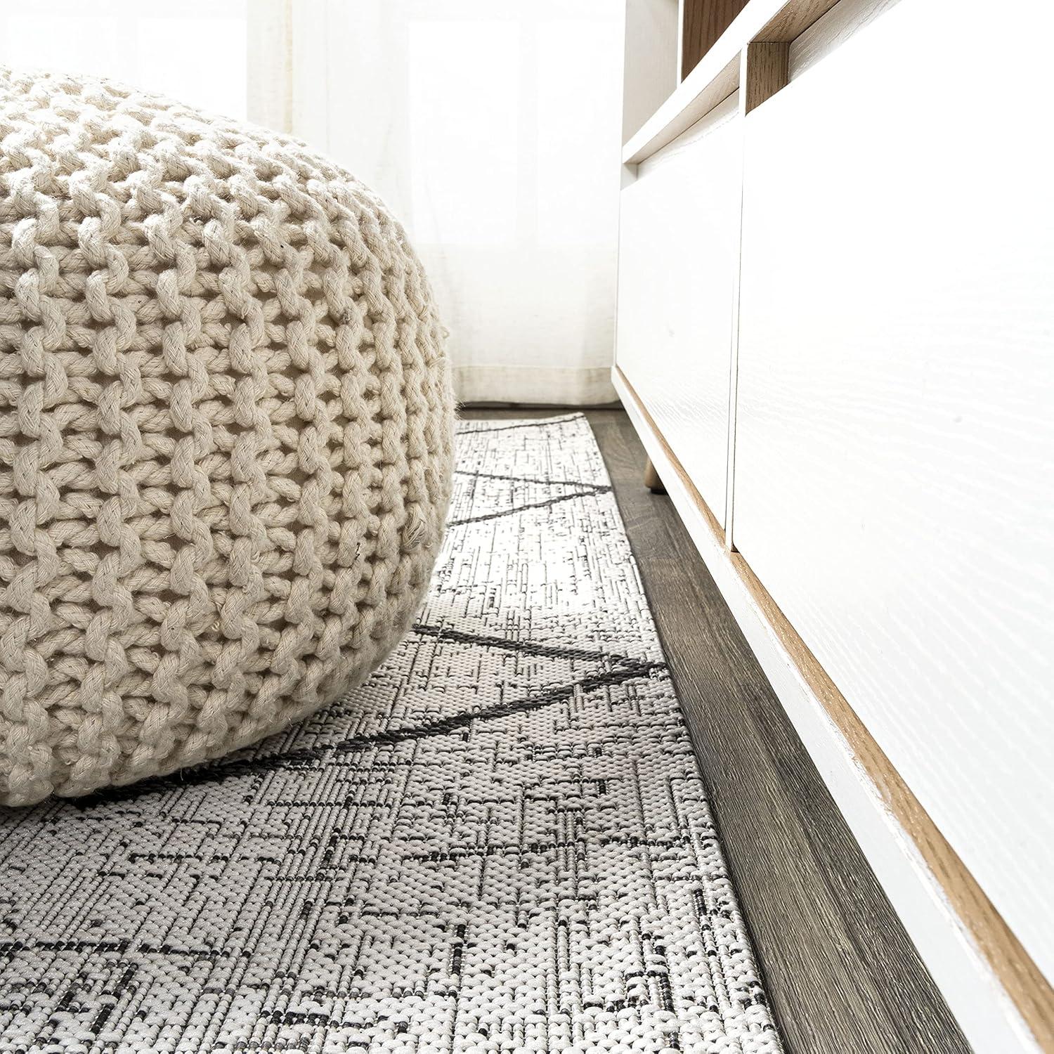2'x10' Carwa  Diamond Trellis Indoor/Outdoor Runner Rug, Ivory/Black - JONATHAN Y