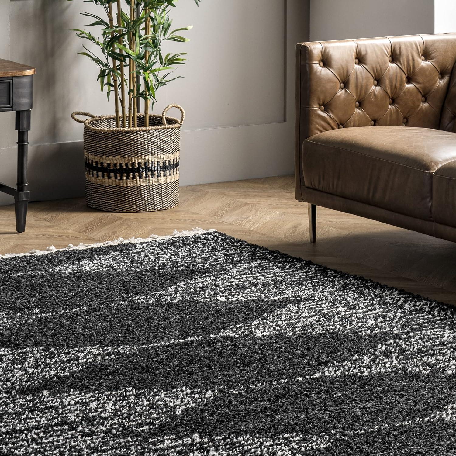 Nuloom Bria Geometric 4x6 Shag Indoor Area Rug for Living Room Bedroom Dining Room Nursery, Black/Ivory