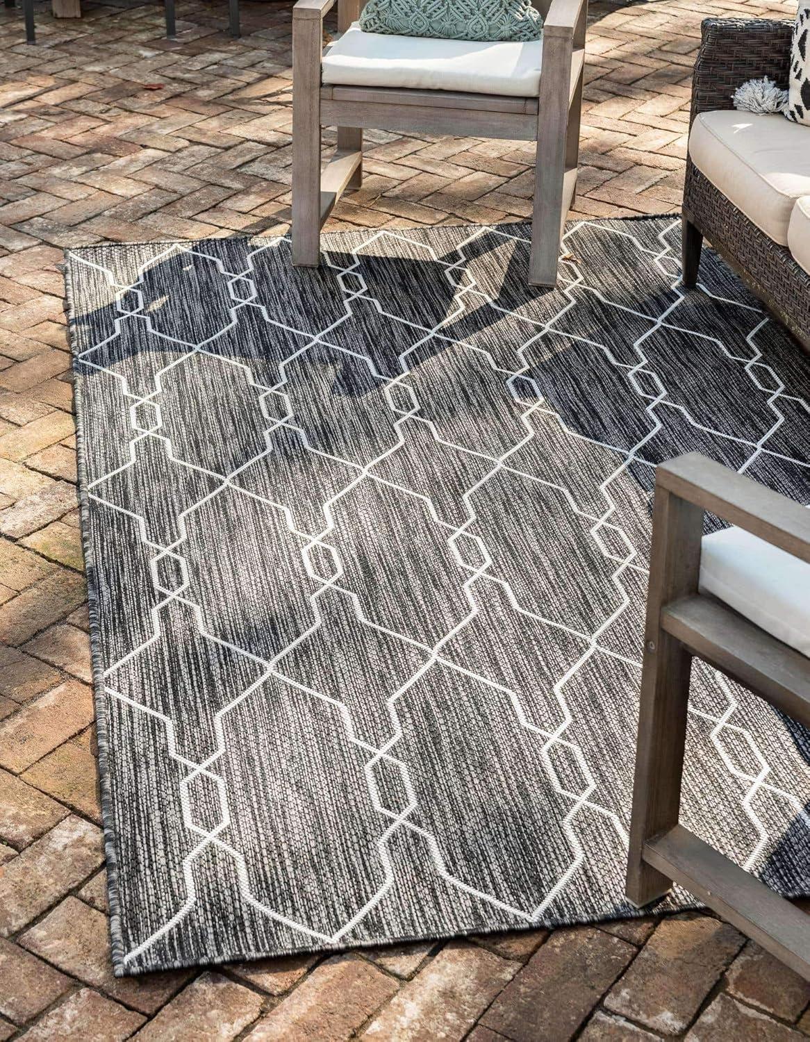 Unique Loom 4' 1 x 6' 1 Rectangle Indoor/Outdoor Trellis Charcoal Area Rug