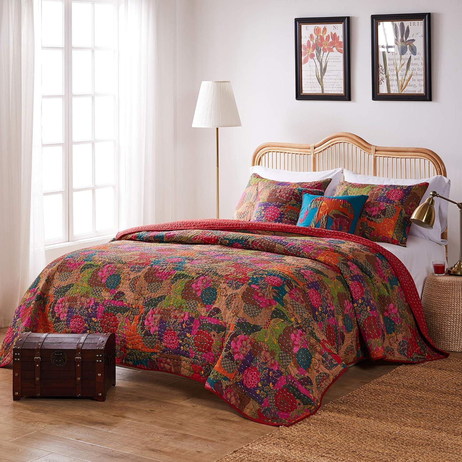 Greenland Home Fashions Jewel Boho Patchwork Print Quilt Set with Throw Pillows