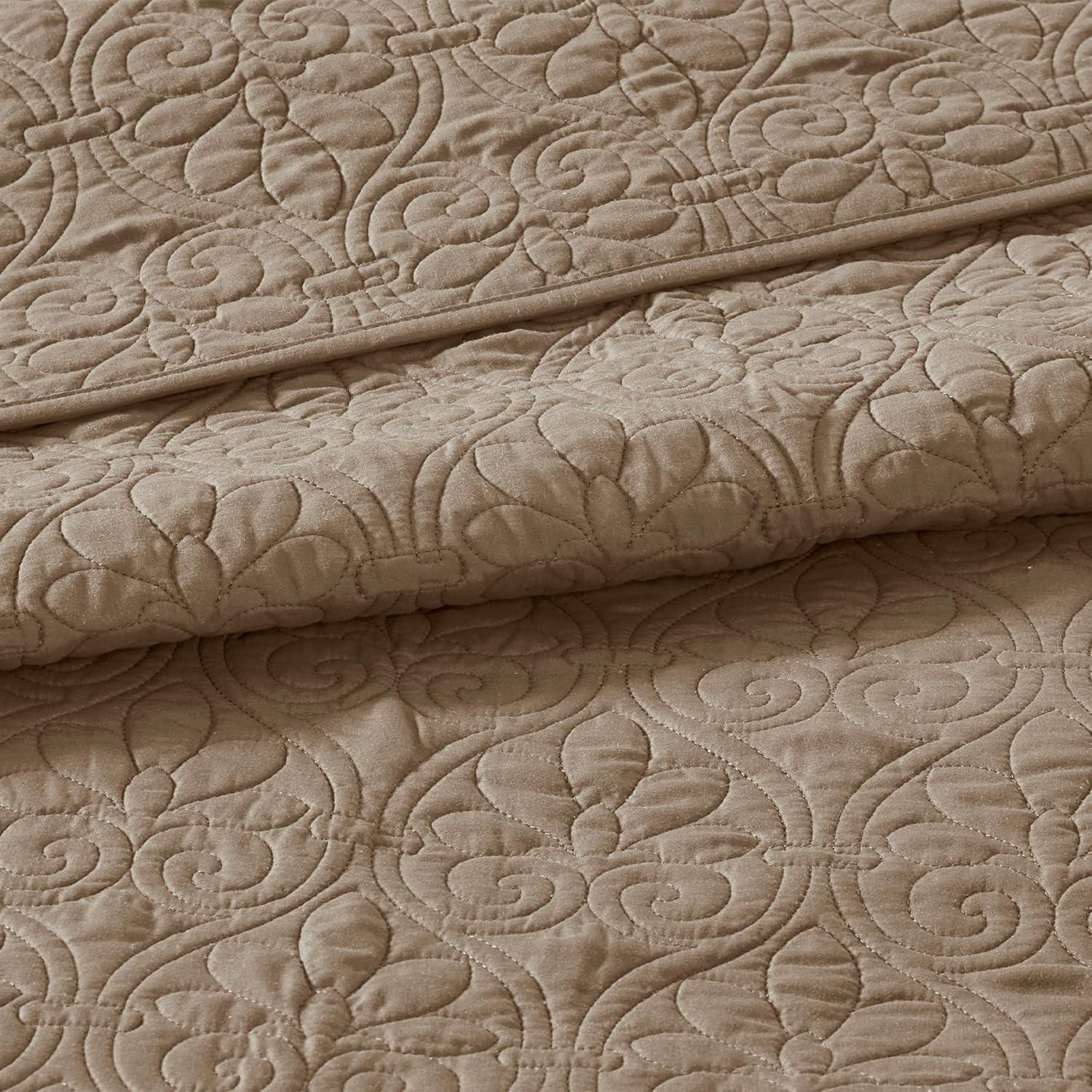 Madison Park Quebec Reversible Quilt Set