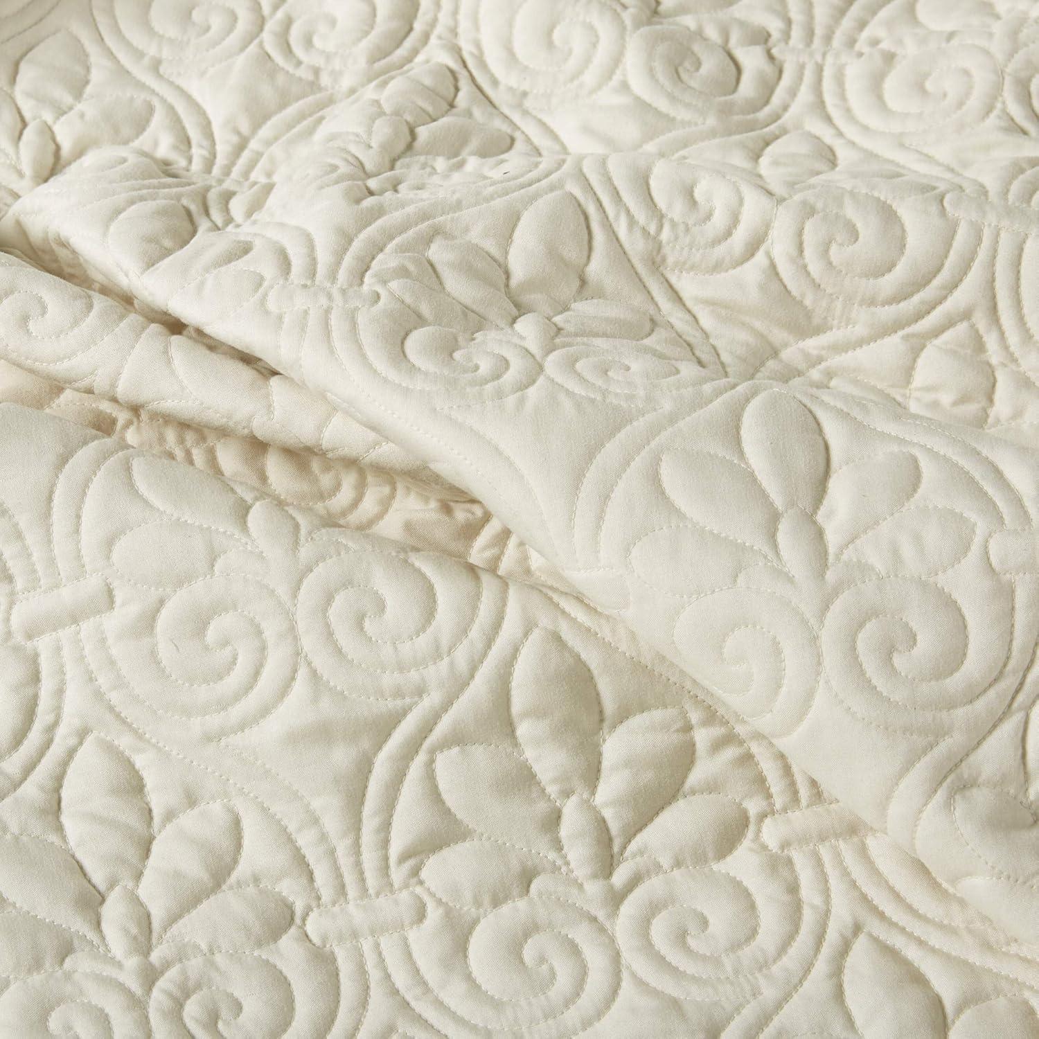 Quebec 3 Piece Split Corner Pleated Quilted Bedspread