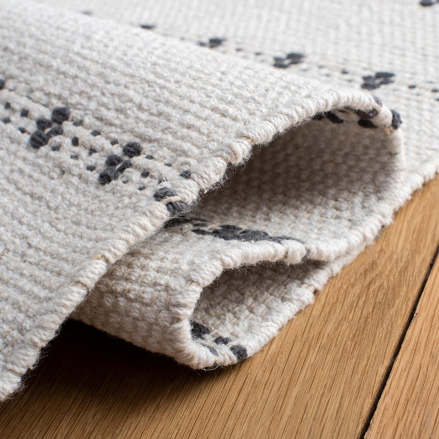 Montauk MTK717 Hand Woven Indoor Accent Rug - Ivory/Light Blue - 2'6"x4' - Safavieh.