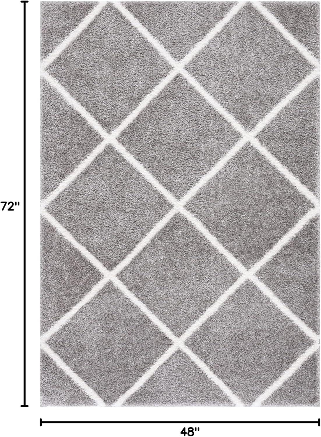 Tahoe Shag THO676 Power Loomed Indoor Accent Rug - Grey/White - 4'x6' - Safavieh