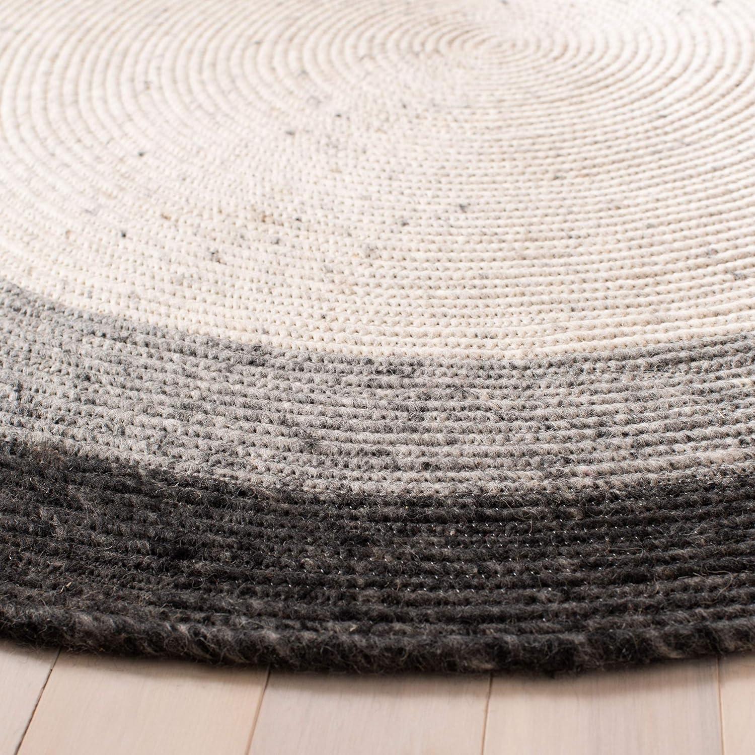 Braided BRD903 Hand Woven Indoor Area Rug - Grey/Ivory - 5' Round - Safavieh