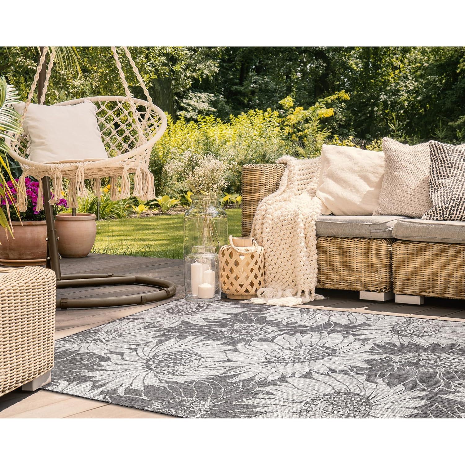 Liora Manne Carmel Sunflower Field Indoor/Outdoor Rug Black 4'10" x 7'6"