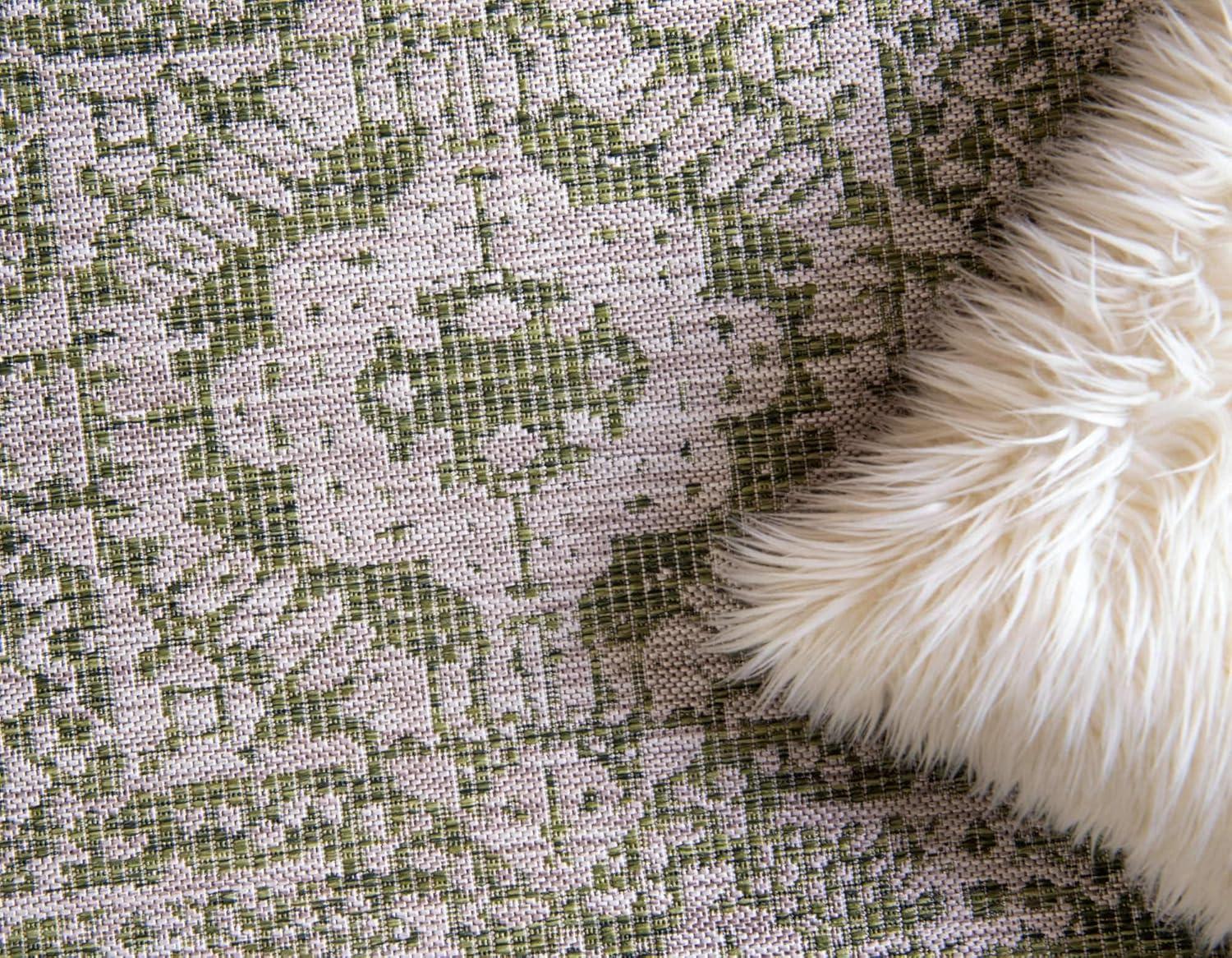 Unique Loom 6' 0 x 9' 0 Rectangle Indoor/Outdoor Traditional Green Area Rug