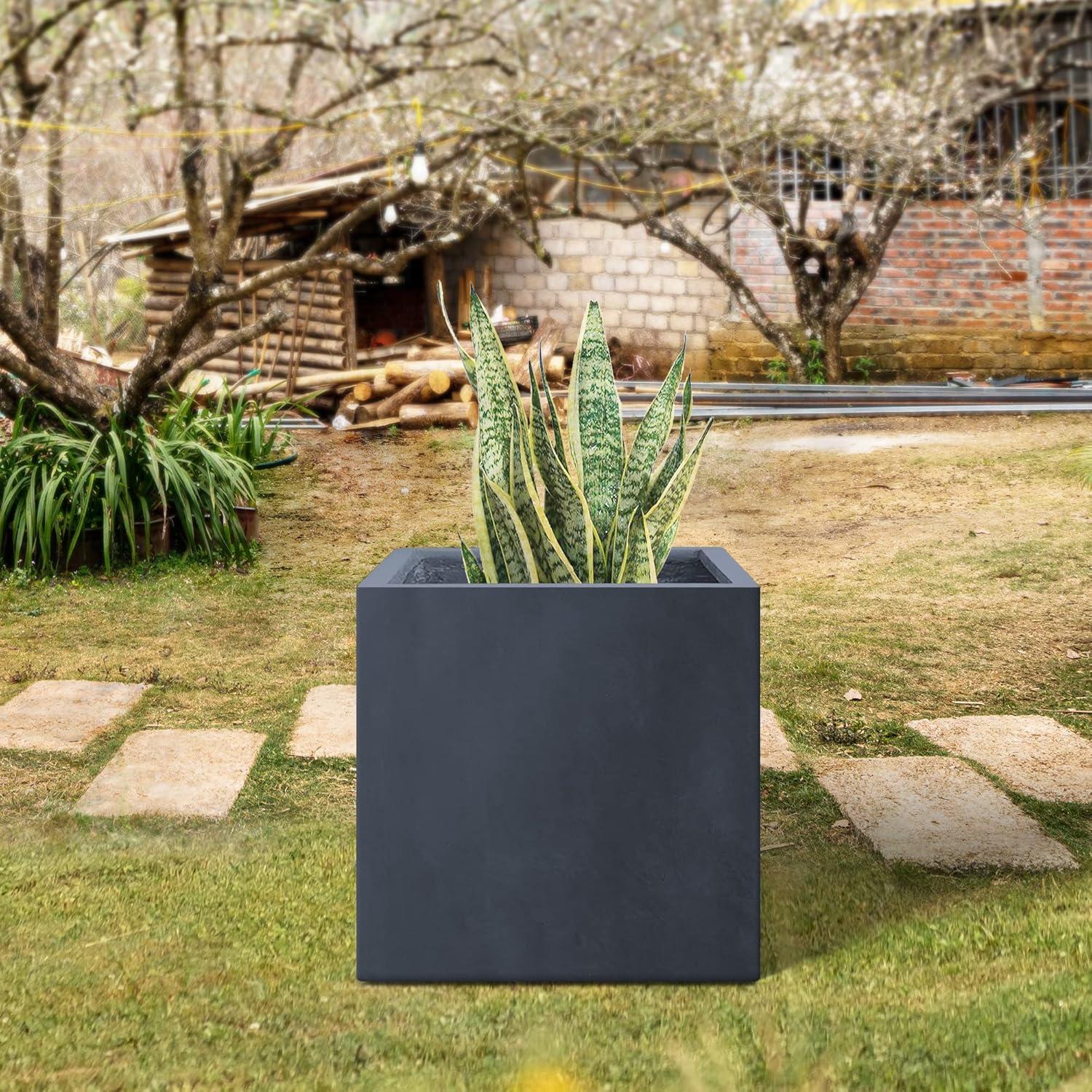 Rosemead Home & Garden, Inc. Kante Lightweight Modern Outdoor Concrete Square Planter