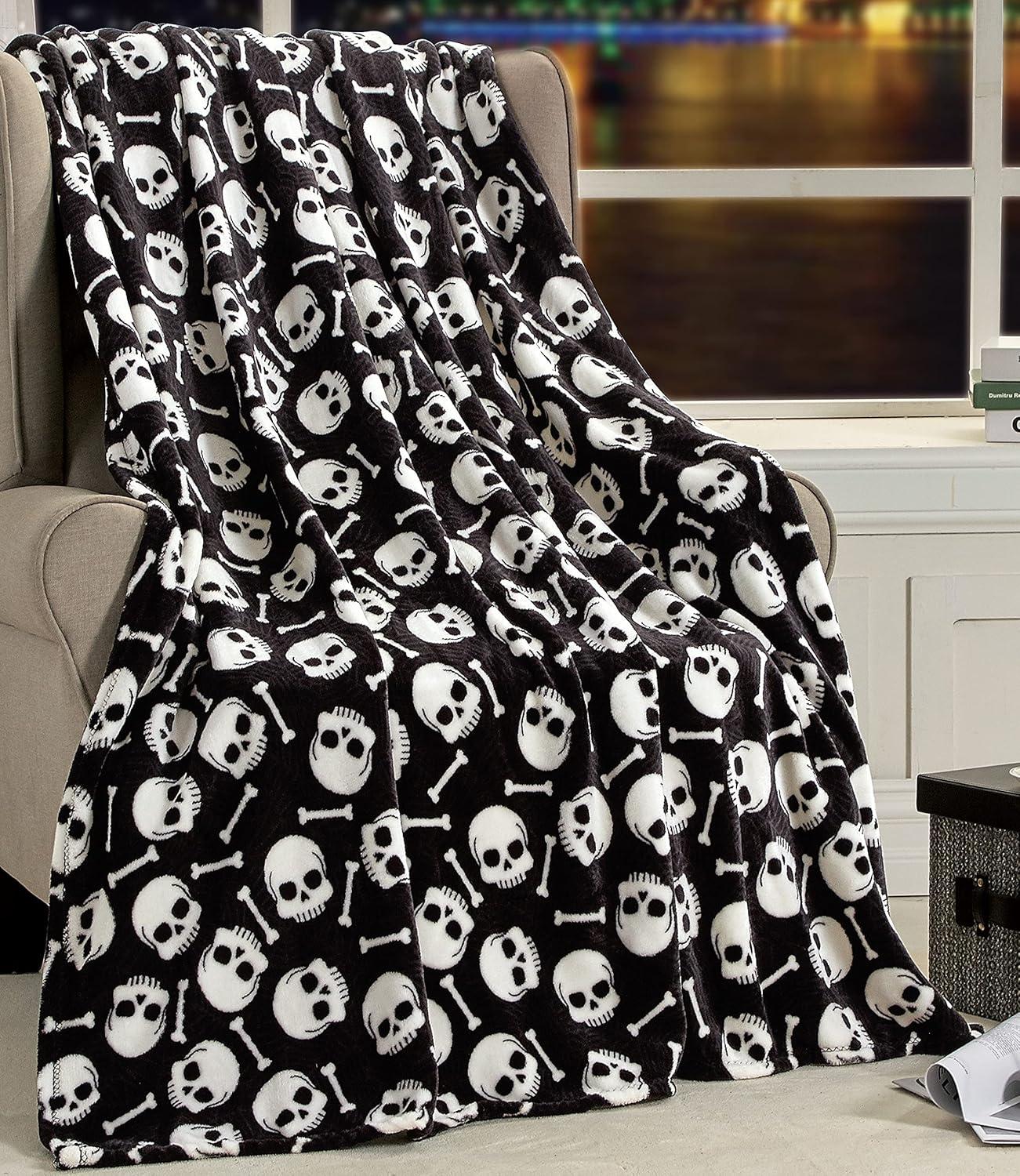 Skull & Bones by Décor&More Extra Soft Microplush Throw Blanket (50" x 60")