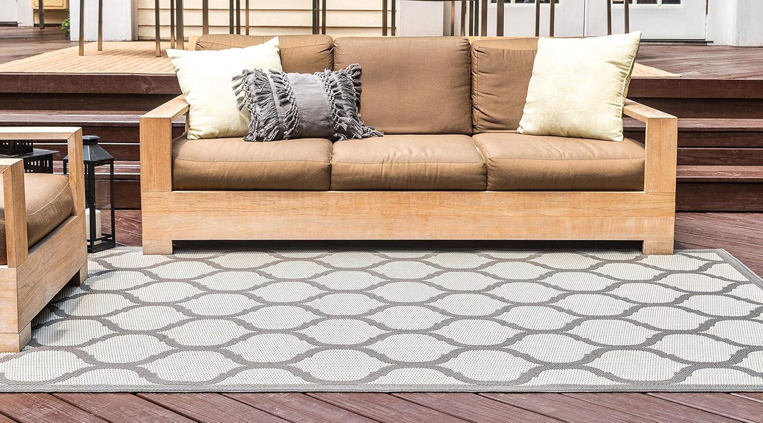 Elegant Gray Lattice Outdoor 3x5 Area Rug - Stain-resistant and Pet-friendly