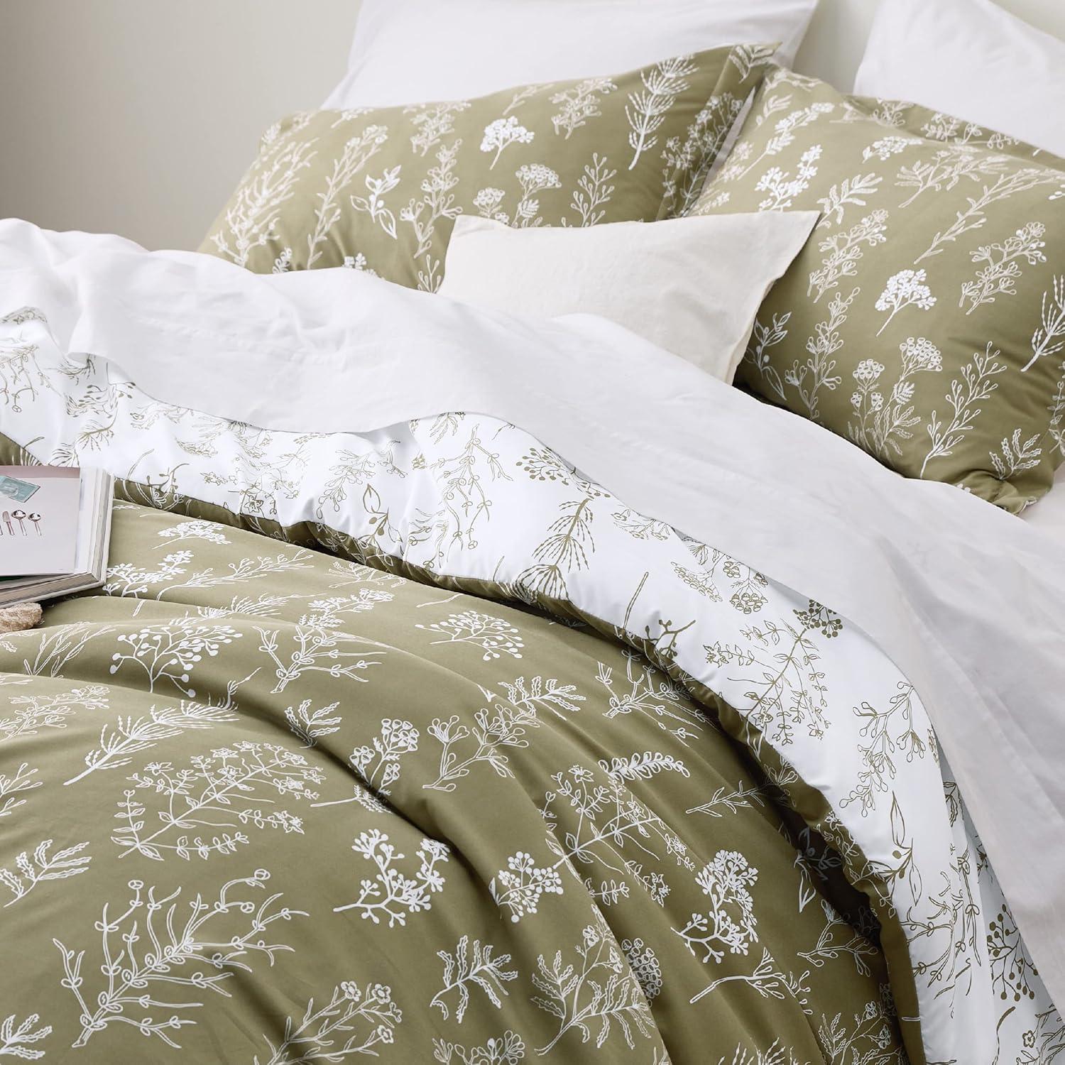 Queen - Sage Green , Cute Floral Beddings, 3 Pieces, 1 Soft Reversible Botanical Flowers