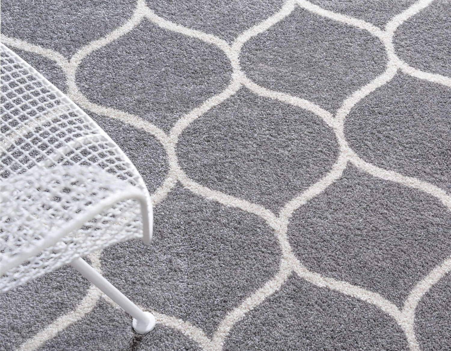 Light Gray/Ivory Oval Trellis Synthetic Area Rug 8' x 10'