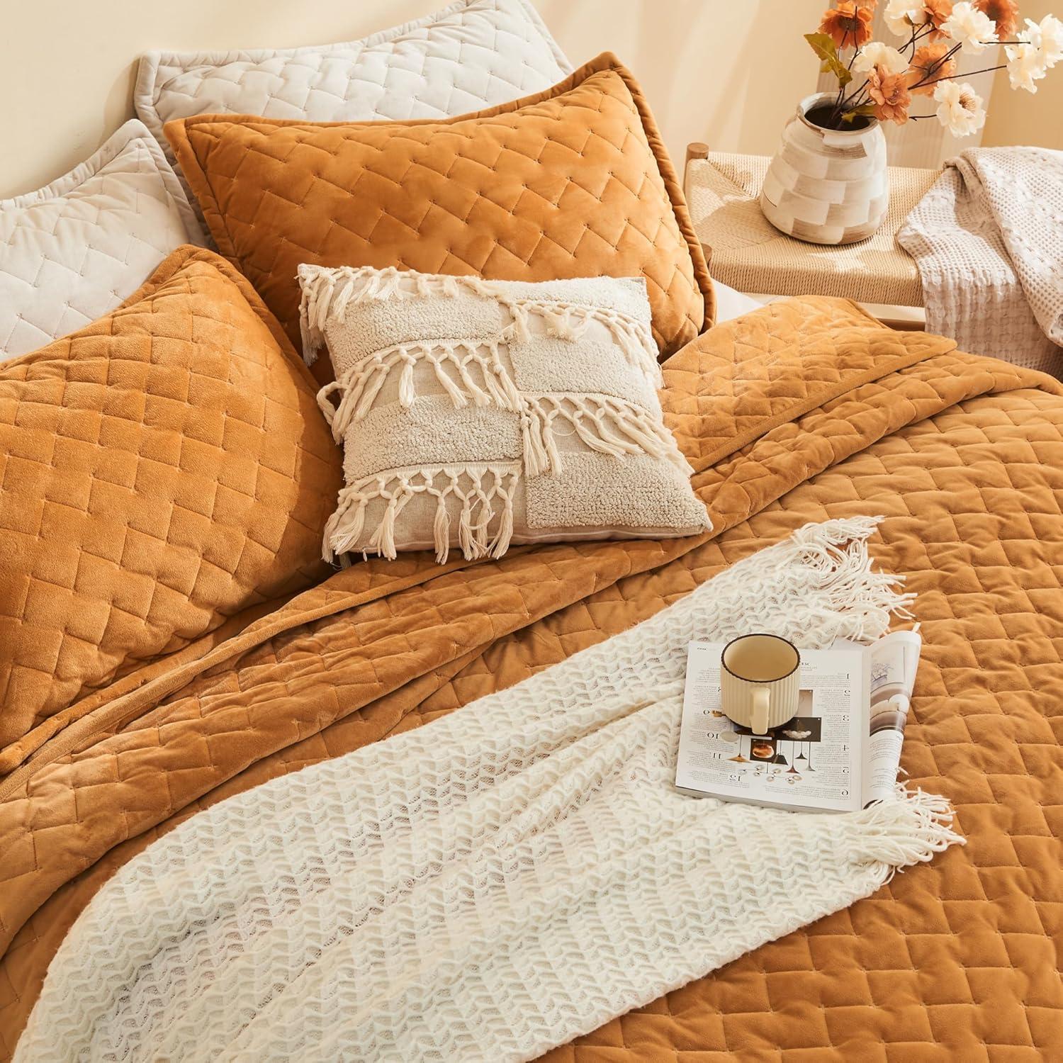 Chezmoi Collection Lux Caramel Gold Velvet Quilt Queen Set, 3-Piece Lush Plush Distressed Velvet Bedding All Season Lightweight Comforter Brushed Microfiber Reverse with Diamond Stitch Quilting