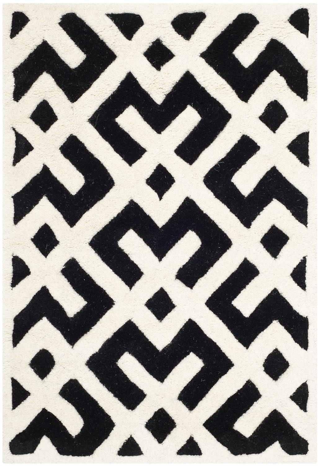 SAFAVIEH Chatham CHT719K Handmade Black / Ivory Rug