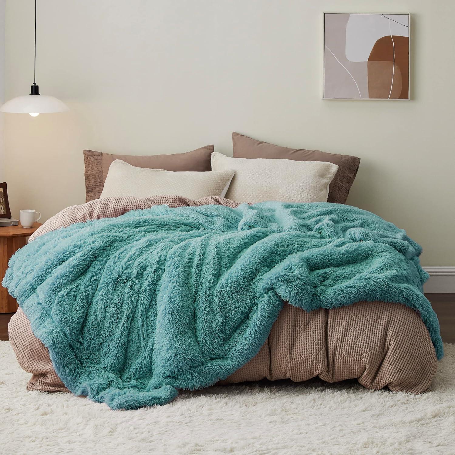 Bedsure Fluffy Green Blankets Queen Size for Bed, Thick Sherpa Faux Fur Fleece Fuzzy Plush Winter Warm Heavy Soft Full Queen Blankets, Bedroom Decor Green Gifts Cozy Gifts for Women Men, 90x90