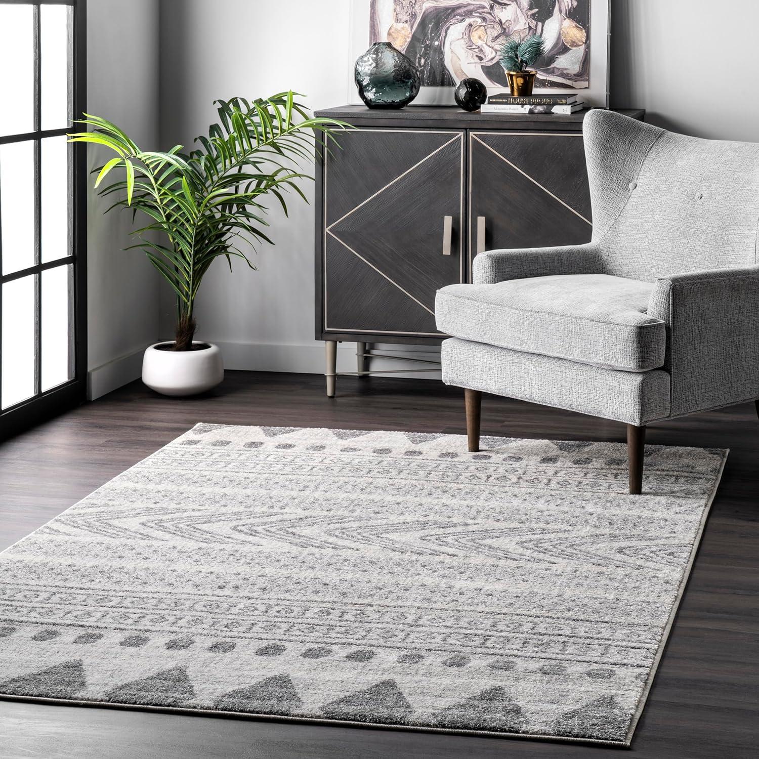 Gray Tribal Pattern Easy Care Synthetic Area Rug 2' x 3'