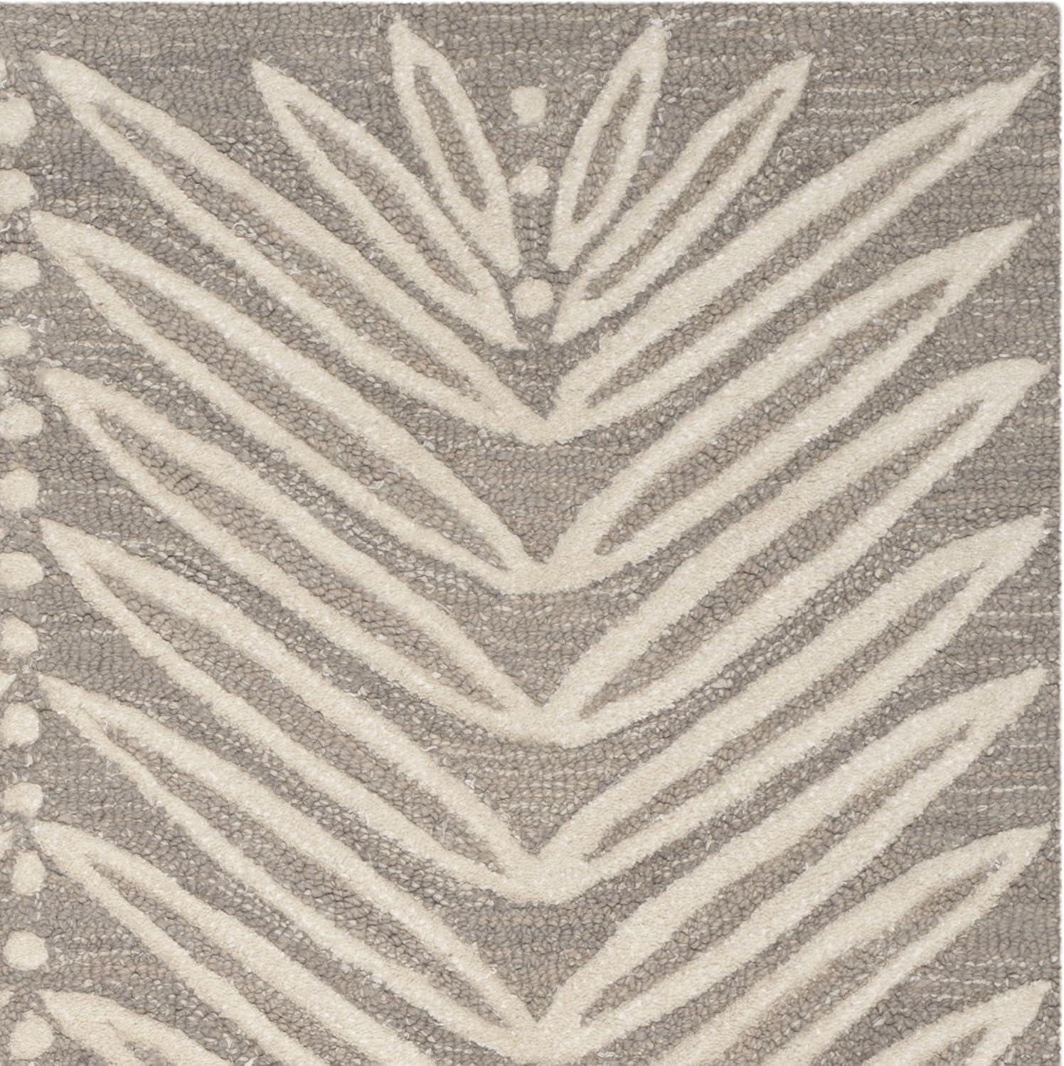 Chevron Leaves Beige and White Wool Viscose 4' x 6' Rug