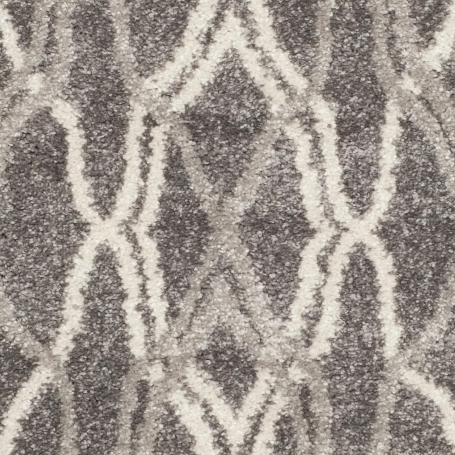 Amherst AMT417 Power Loomed Accent Rug - Grey/Light Grey - 2'6"x4' - Safavieh.