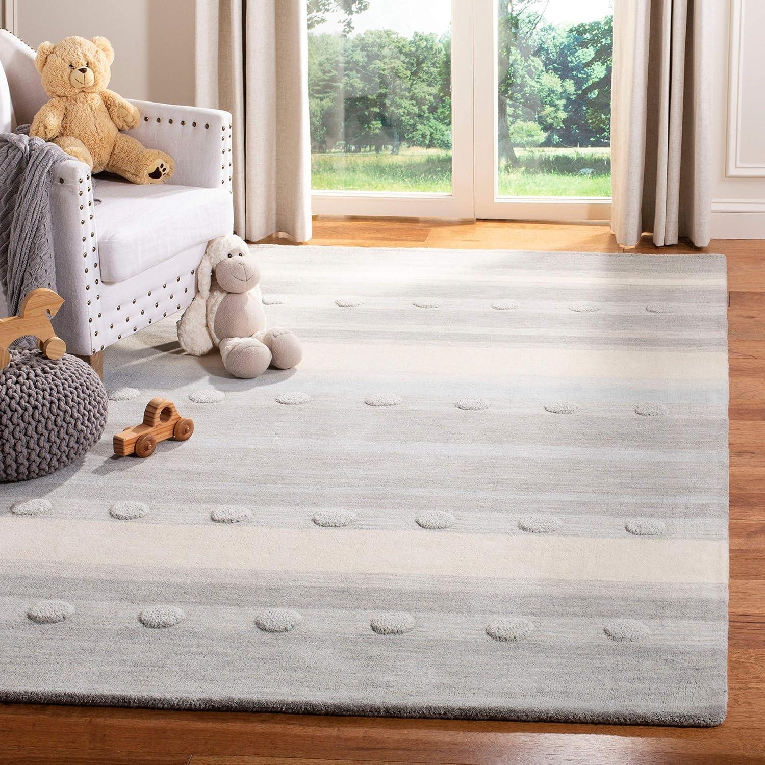 Safavieh Kids SFK801 Hand Loomed Indoor Accent Rug - Grey/Ivory - 3'x5' - Safavieh
