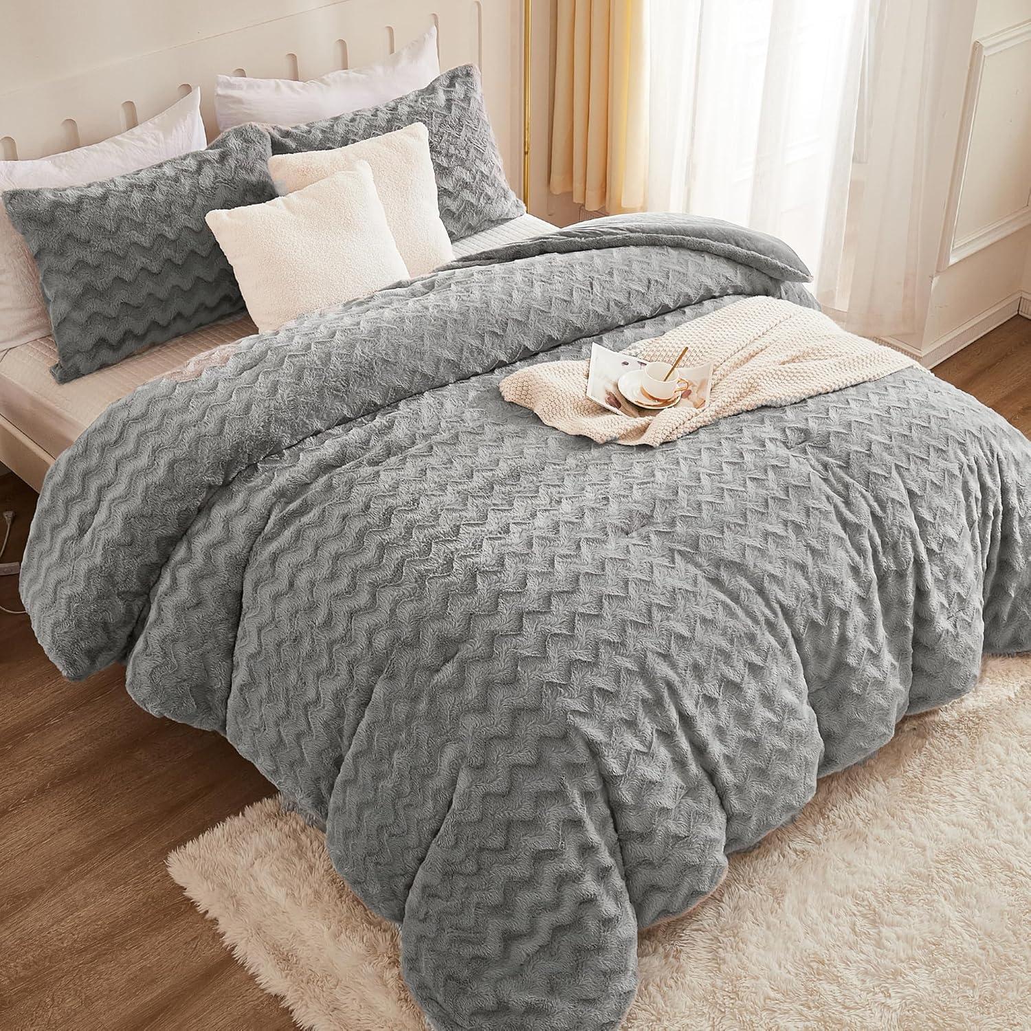 Gray Reversible Queen Sherpa Comforter Set with Pillowcases