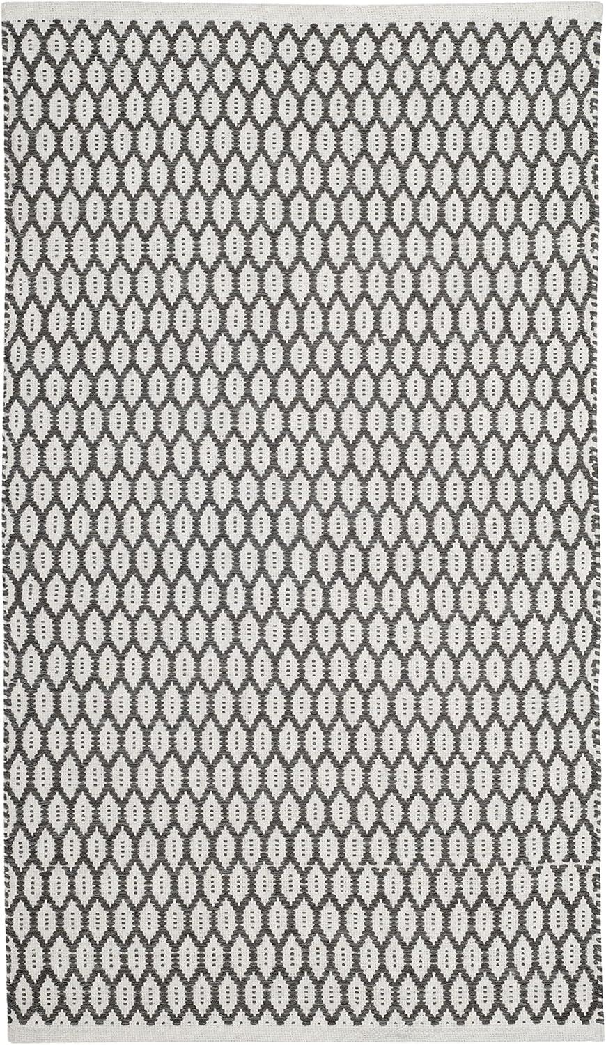 SAFAVIEH Montauk Crystal Geometric Cotton Area Rug, Charcoal/Ivory, 2'3" x 3'9"