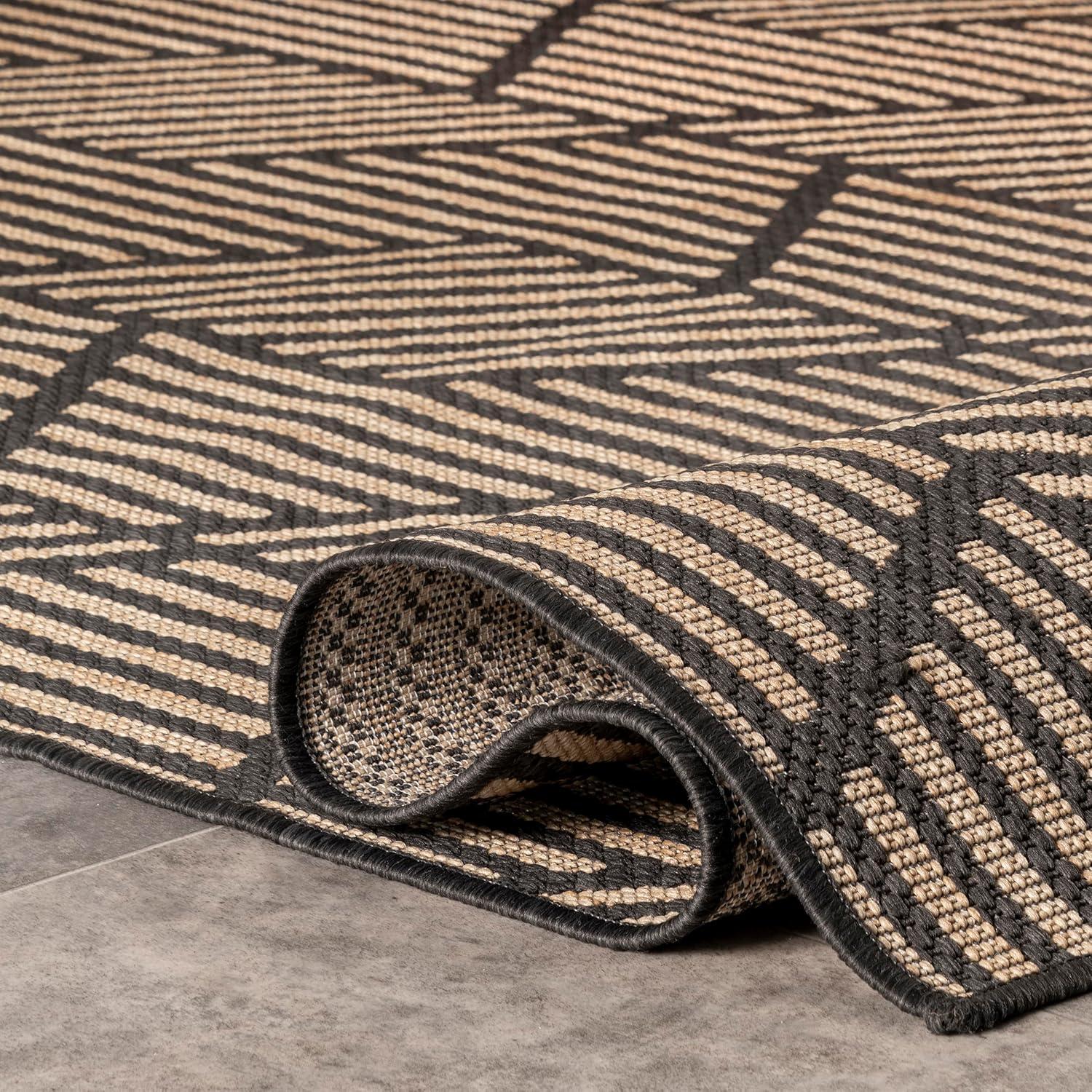 Nuloom Leona Geometric 5x8 Indoor/Outdoor Area Rug for Living Room Patio Deck Front Porch Kitchen, Charcoal/Ivory