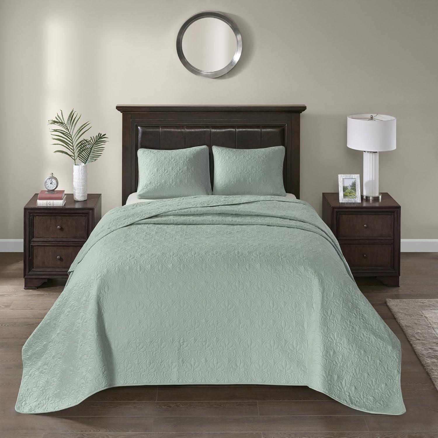 Quebec Reversible Coverlet Set