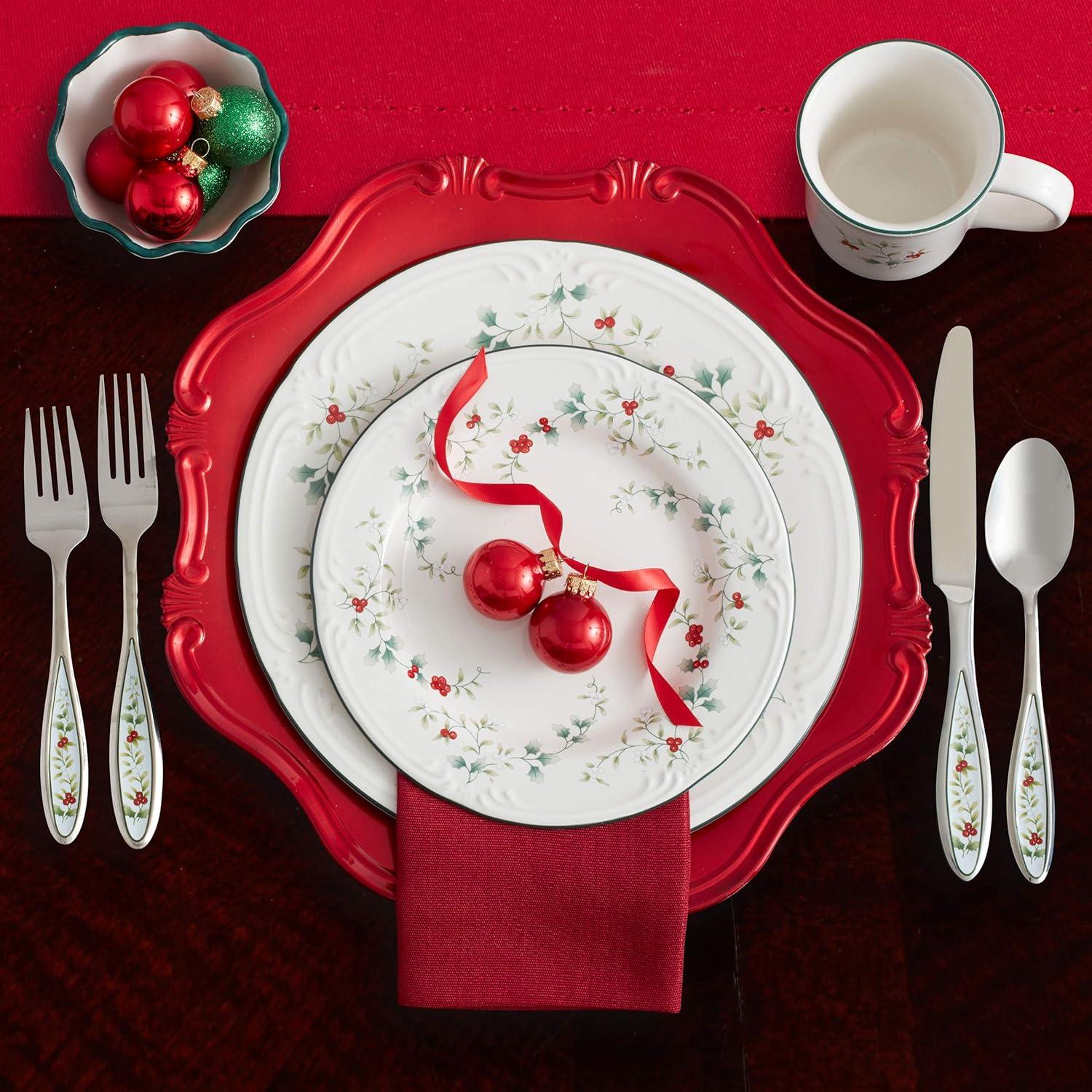 Winterberry Porcelain Holiday Dinnerware Set, Service for 4