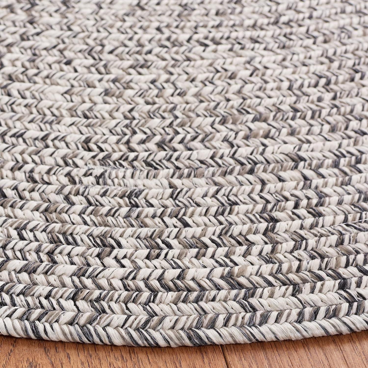 Handmade Grey/Ivory Braided 5' x 8' Oval Synthetic Rug