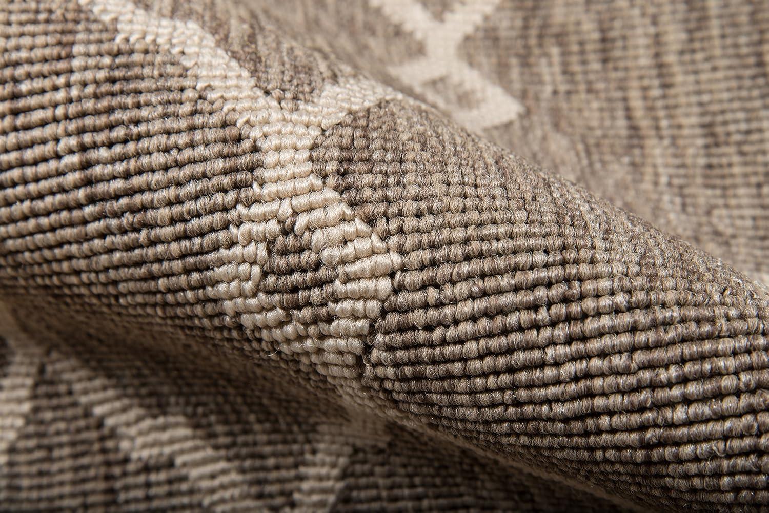 Momeni Baja 5'3" X 7'6" Transitional Rug in Taupe