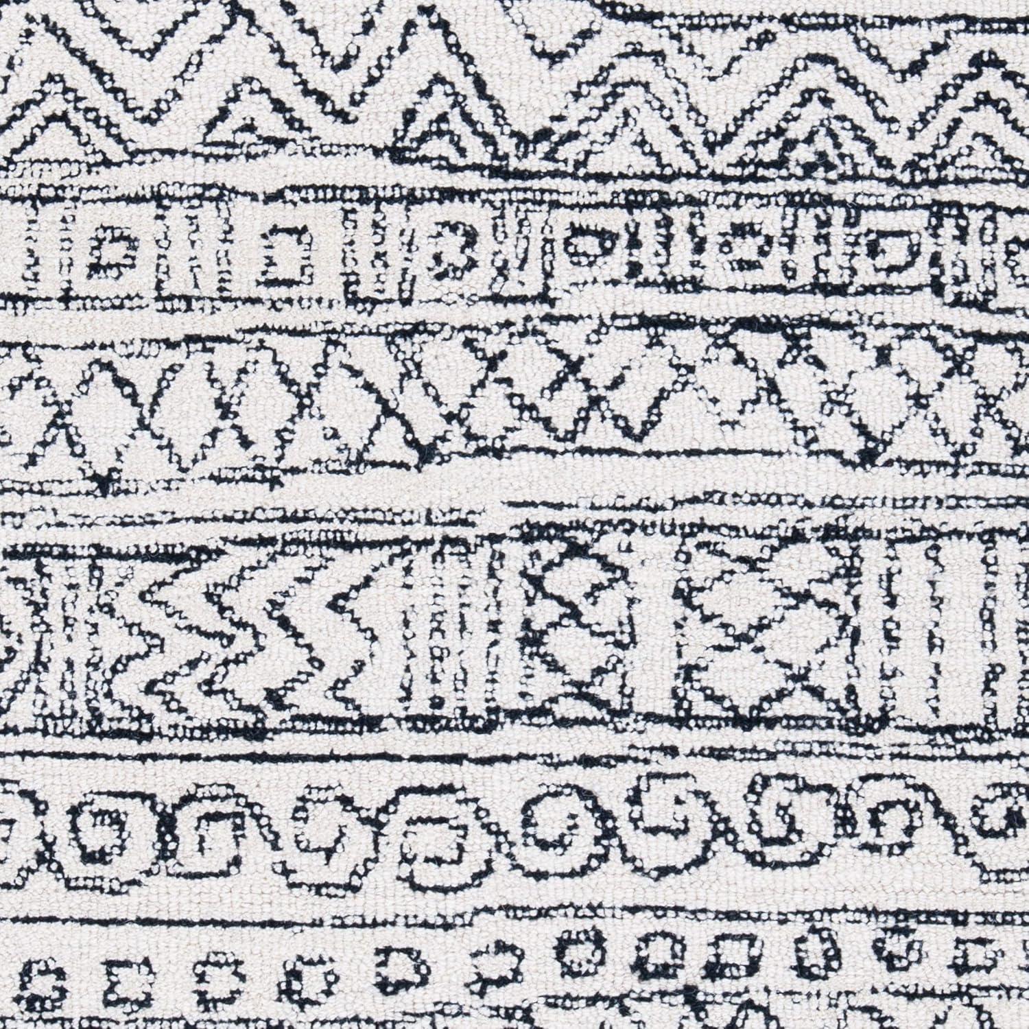 Micro-Loop MLP228 Hand Tufted Indoor Area Rug - Ivory/Black - 5'x5' - Safavieh