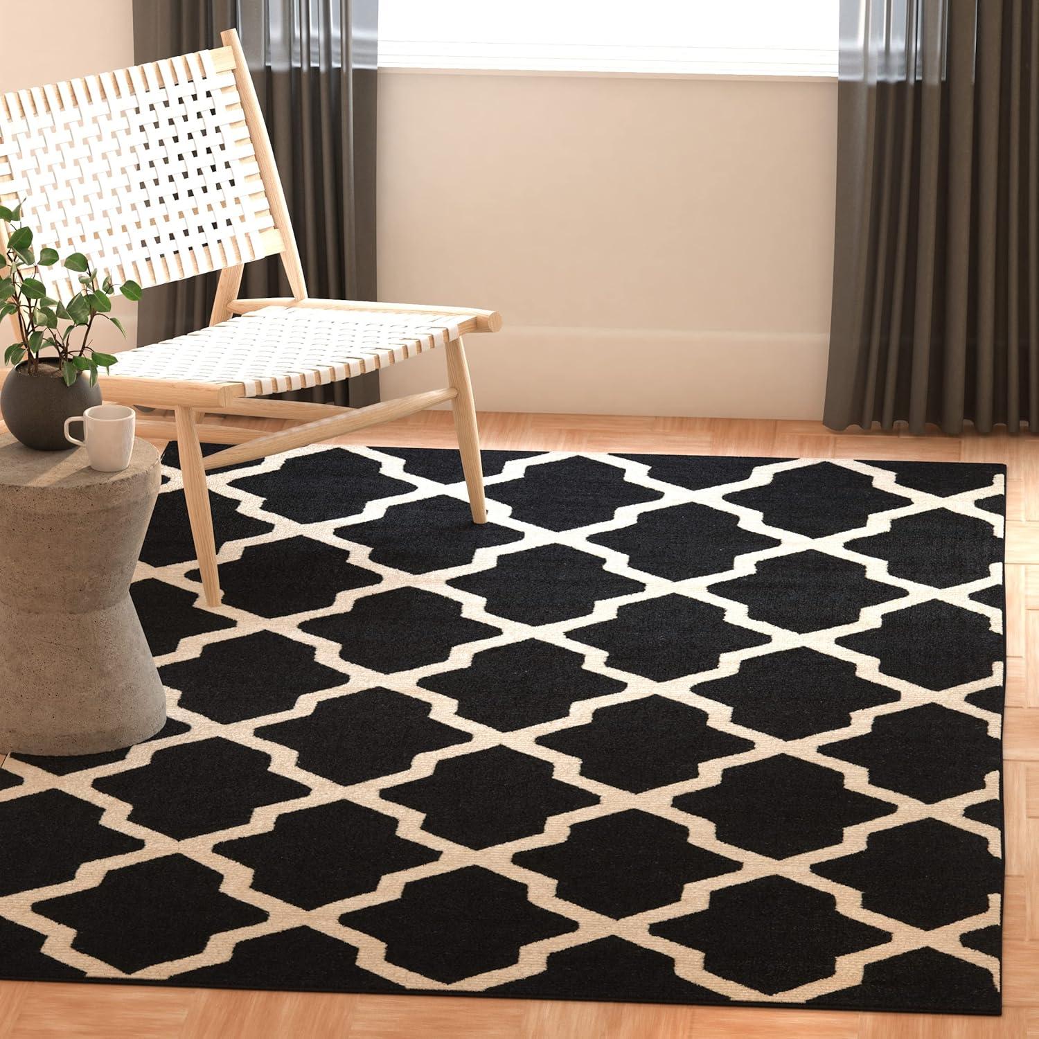 Cambridge CAM125 Tufted Indoor Area Rug - Black/Ivory - 4'x6' - Safavieh
