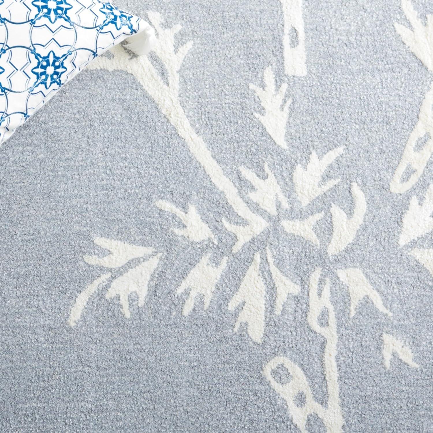 Bella BEL131 Hand Tufted Accent Rug - Light Blue/Ivory - 2'6"x4' - Safavieh.