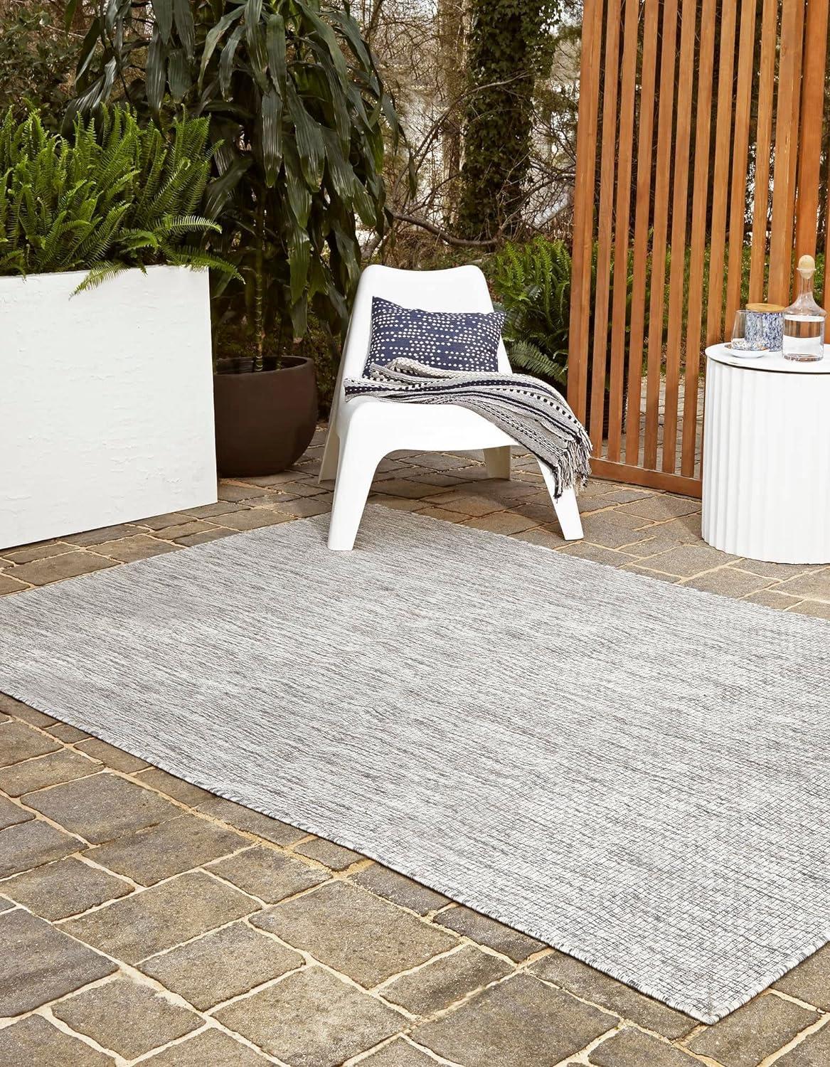 Modern Outdoor Solid Light Gray 7'x10' Synthetic Area Rug