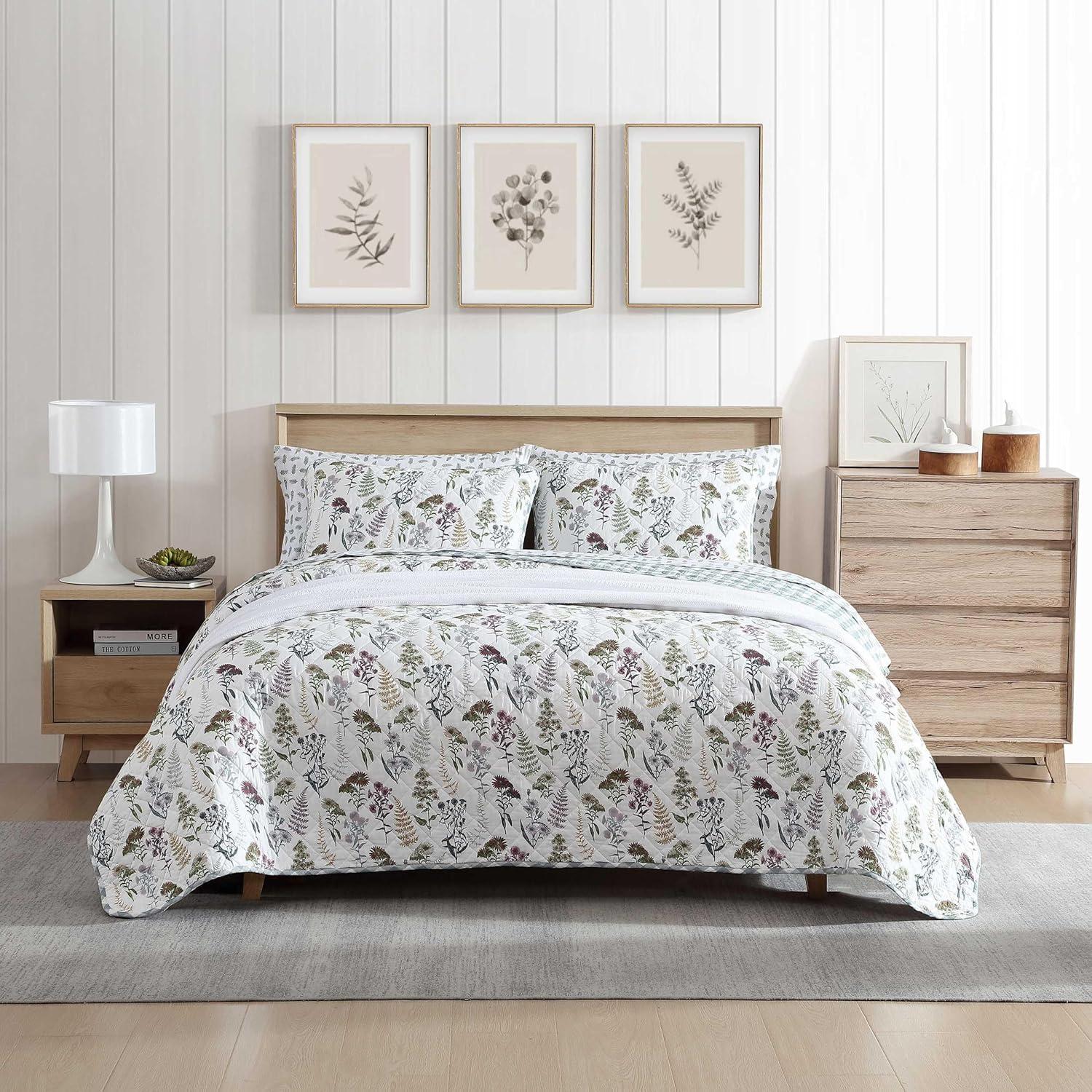 White Cotton Reversible Floral Full Quilt Set