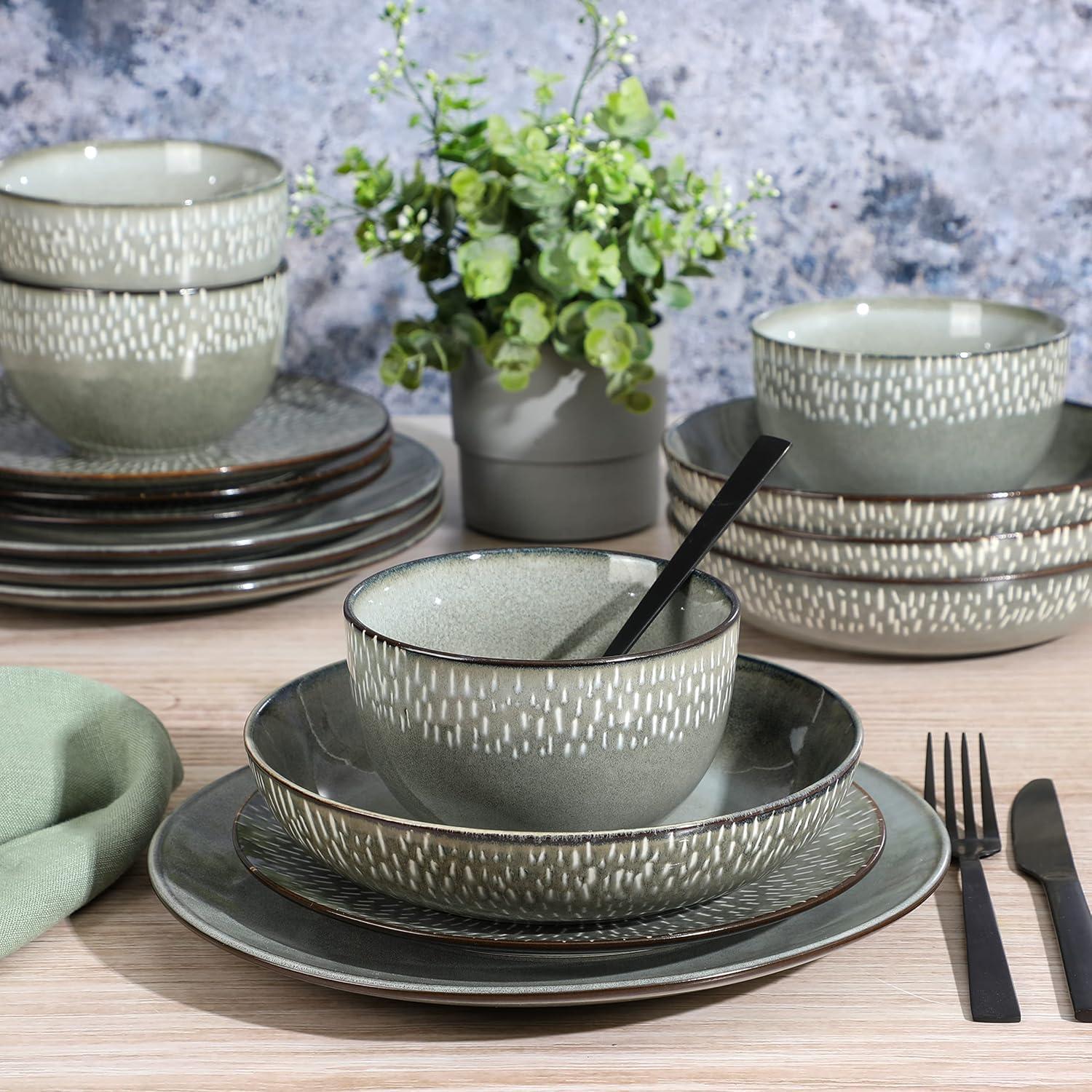 Green Ceramic 16-Piece Round Dinnerware Set, Service for 4