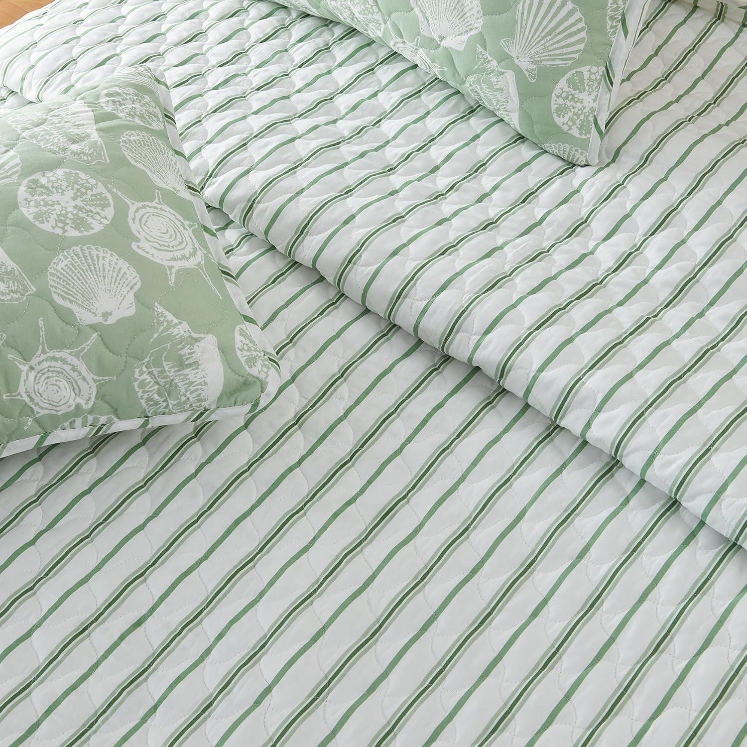 Green / White Seashell Reversible Quilt Set with Shams