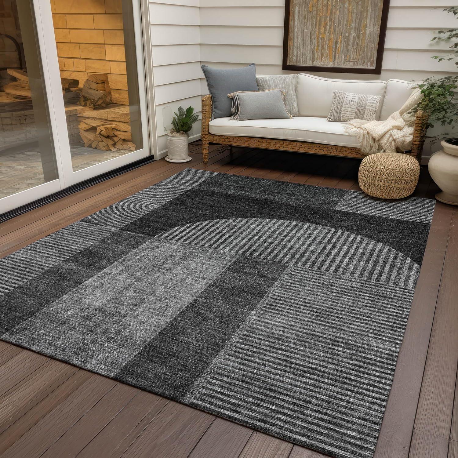 Charcoal Geometric Synthetic Flat Woven Indoor Outdoor Rug 3' x 5'