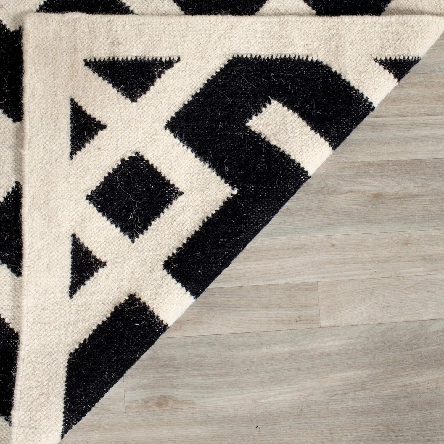 Handmade Geometric Black/Ivory Wool Area Rug 8' x 10'