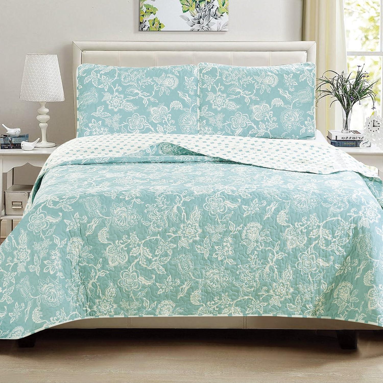 Dainty Floral Reversible Quilt Set with Shams