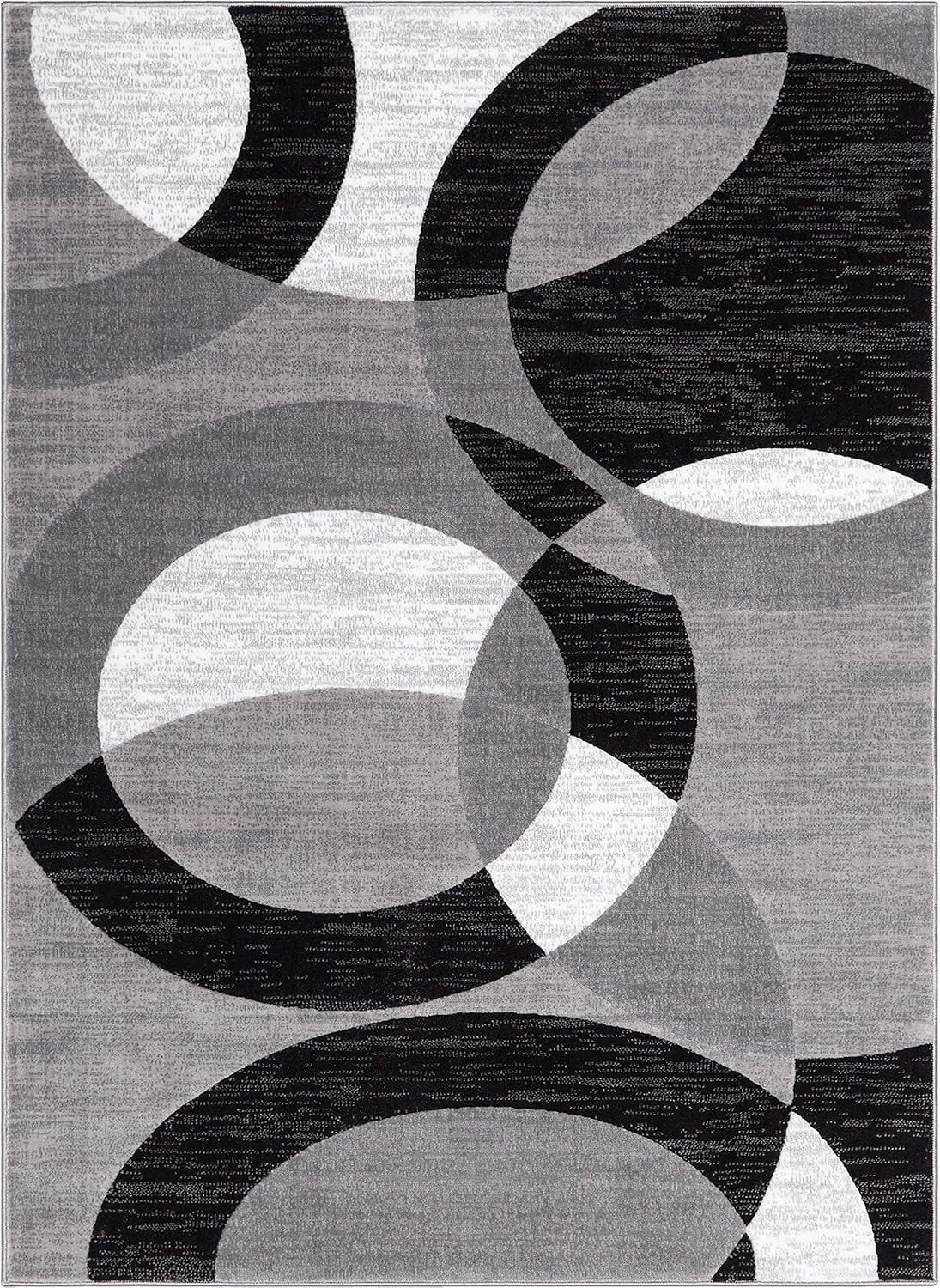 Gray Geometric 5' x 7' Stain-Resistant Area Rug