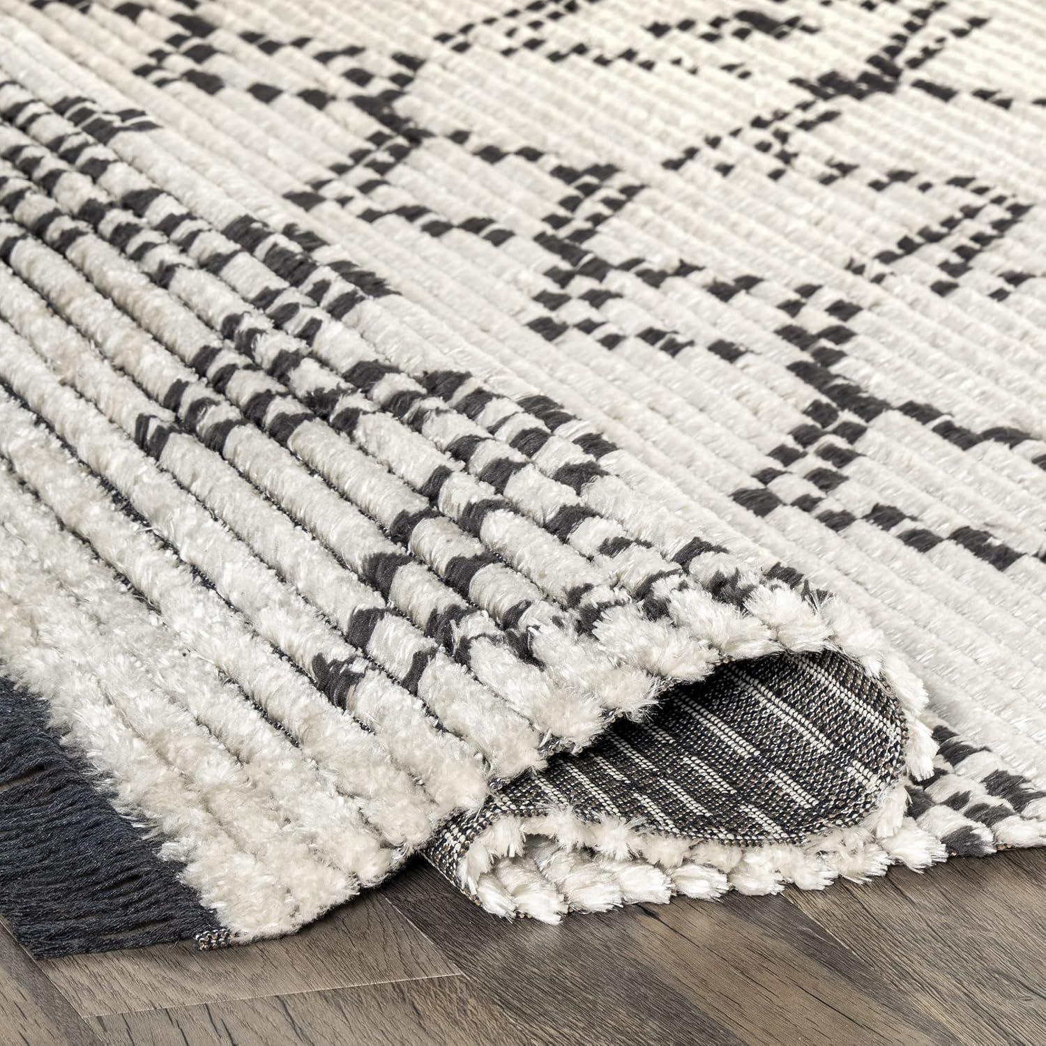 nuLOOM Jaycee Abstract Soft Shaggy Textured Fringe Area Rug, 5' 3" x 7' 6", Beige