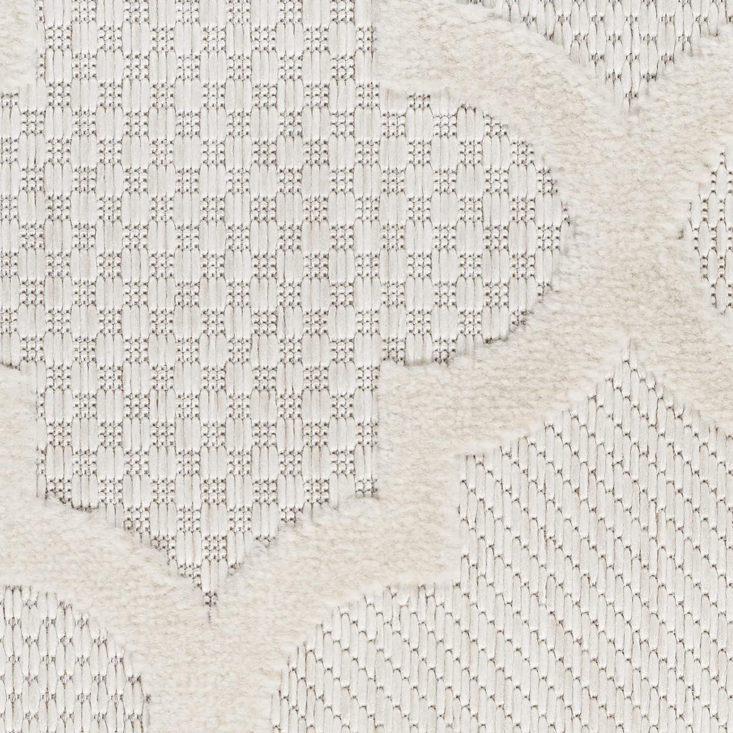 Ivory/White 4' x 6' Synthetic Trellis Flat Woven Rug