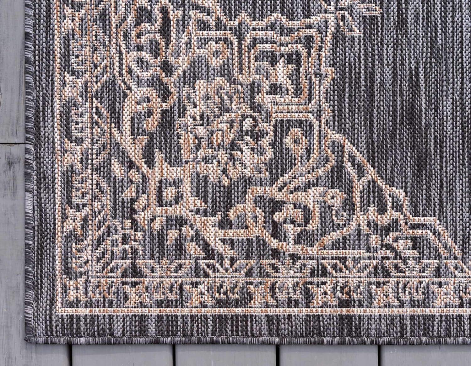 Unique Loom Outdoor Traditional Collection Area Rug - Antique (4' 1" x 6' 1" Rectangle Charcoal Gray/Natural)