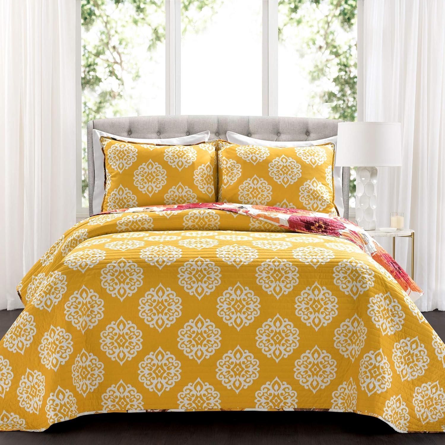 Leah Reversible Quilt Set